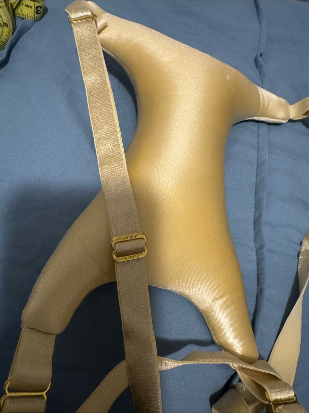 Intimia Breast Pillow - Gold - Picture 5 of 8